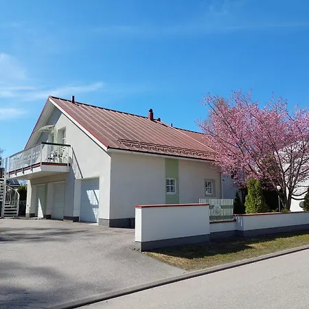 Penthouse With A Balcony Апартаменты Хювинкяя